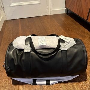 Large Telfar Duffle - Black SOLD OUT NEVER USED great carry on bag!